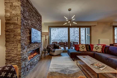 Spacious Central Apartment with Terrace