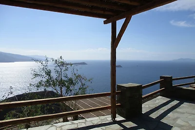 Confortevole villa vicino al mare ad Andros