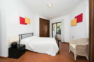 Modernes Ferienhaus in Quarteira mit...