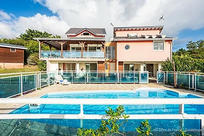 Geräumige Villa in Guadeloupe mit Außenpool