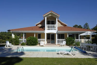 Villa mit Schwimmbad in der Nähe von...
