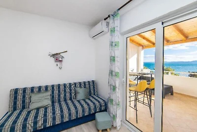 Studio apartment with sea view 3