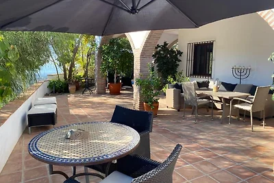 Ferienhaus mit Bergblick und privatem Pool