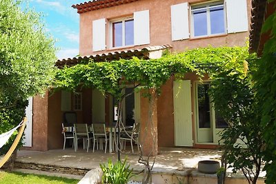 Ferienhaus in Pertuis mit Terrasse