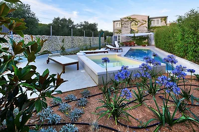 Luxuriöse Villa in Šibenik mit Pool