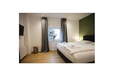 Q-Stall, Apartment 02