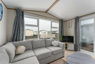 Accogliente casa mobile immersa nella natura