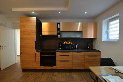Warm and Welcoming Apartment with Balcony - T...