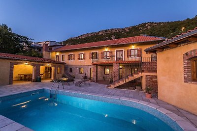 Erstaunliche Villa mit Pool und Meerblick inm...