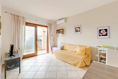 Zwembad condivisa en ampio spazio esterno...