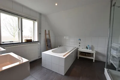 Gerהumiges Bauernhaus in IJzendijke mit...