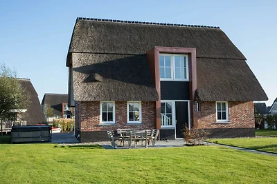 Schöne Villa mit Whirlpool am Tjeukemeer