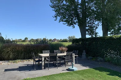 Neu gestaltetes Ferienhaus mit Garten