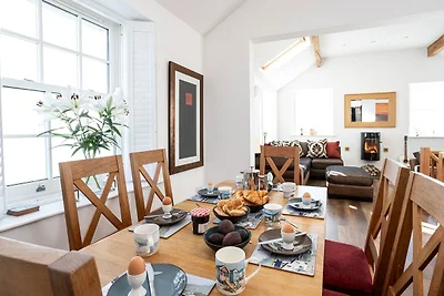 Cottage nella riserva naturale di South Walne...