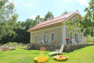 Comoda casa vacanze a Milire con foresta nell...
