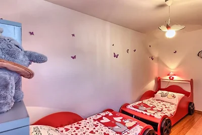Three Bedroom Apartment with Sea View and Poo...
