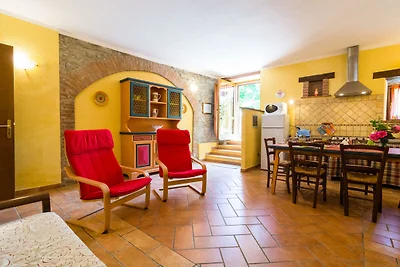 Agriturismo in zona collinare con piscina