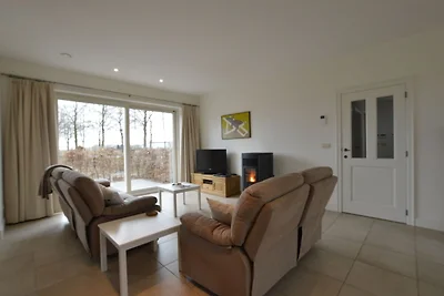 Geräumiges Ferienhaus in Sint-Amands mit...