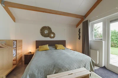 Geräumiges Ferienhaus mit Sauna in Strandnähe
