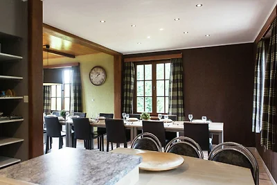 Freistehende Villa mit Fitnessraum und Sauna
