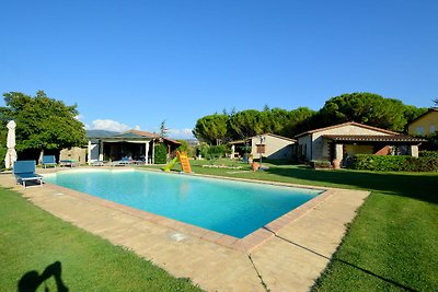 Moderna casa vacanze a Marsciano con piscina...