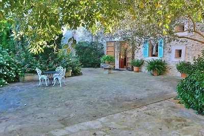 Finca in Llubi mit Schwimmbecken