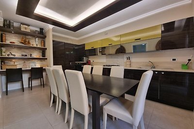 Splendid Villa in Pietrasanta, top location i...