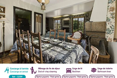 Haus in Louannec in der Nähe der rosa...