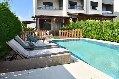 Villa in Gjiri i Lalzit bij Beduin Strand