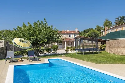 Villa in Tinjan met zwembad