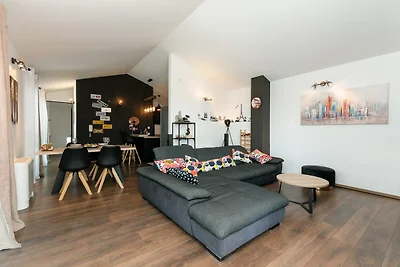 Luxury Villa with Heated Pool, Terrace, and O...