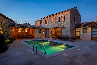 Splendida villa con piscina privata a Ližnjan