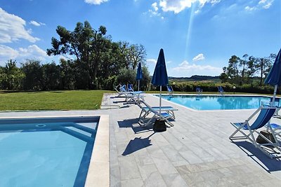 Schönes Ferienhaus in Gambassi Terme mit Pool