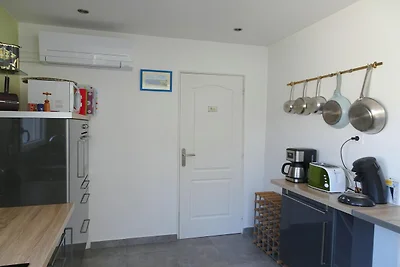 Steinhaus in Bricqueville nahe Sandstrand