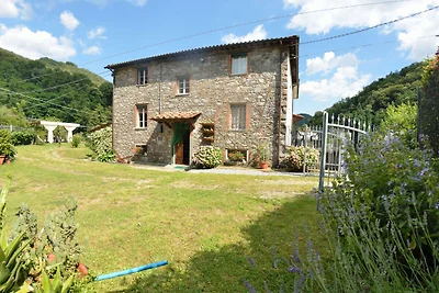 Bauernhaus in Pescaglia mit Schwimmbad