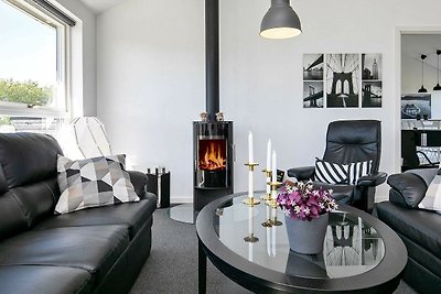 Modernes Ferienhaus mit Sauna in Løkken