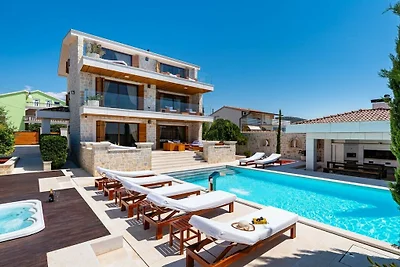 Villa a Polača con piscina