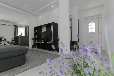 Apartments Martić - Three Bedroom Apartment w...