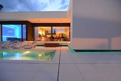 Moderne Villa mit Swimmingpool