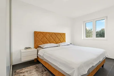 Wohnung in Šibenik-Brodarica mit Balkon