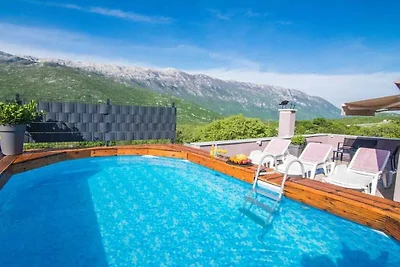 Bellezza della natura con piscina e...