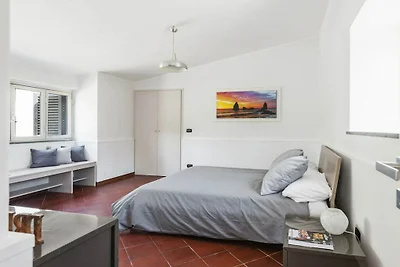 City cottage with garden and pool