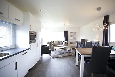 Moderne Chalet-Flucht am See