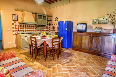 Agriturismo di lusso con piscina a Montalcino
