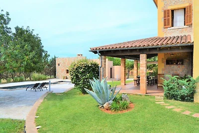 Villa in Binissalem mit Pool und Weinbergen