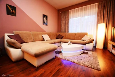 Villa mit Meerblick in Strandnähe in...