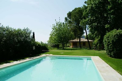 Moderno bungalow con piscina a Garda