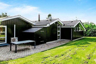 Geräumiges Ferienhaus in Farsø, 900m vom Limf...