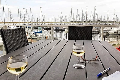 Moderne Auszeit direkt am Wasser