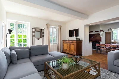 Elegante villa con piscina a Grasse